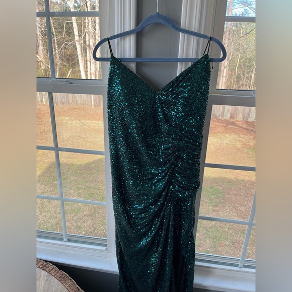 Cinderella Divine CH225 in Emerald Green - Picture 6 of 12